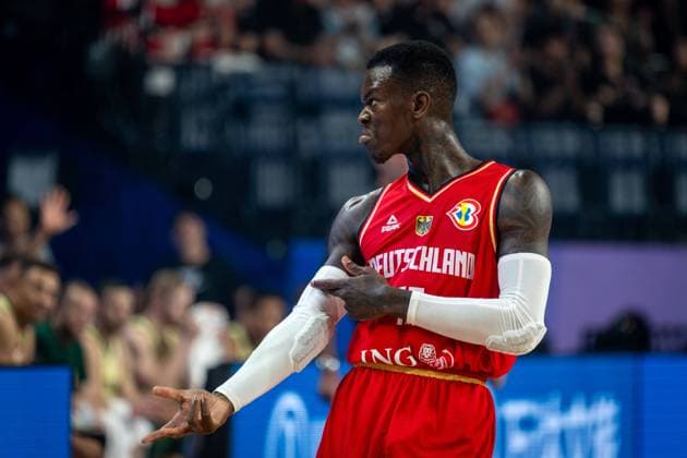 Basketball Okinawa 27.08.2023 FIBA Basketball World Cup 2023 Weltmeisterschaft der Männer Vorrunde Australien (AUS) - Deutschland (GER) Dennis Schröder Schroeder (Deutschland, No.17) Schröder Schroder Jubel Freeze