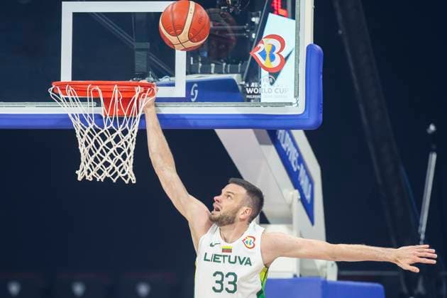 (230827) -- MANILA, Aug. 27, 2023 -- Tomas Dimsa of Lithuania dunks during the Group D match between Mexico and Lithuania at the 2023 FIBA World Cup in Manila, the Philippines, on Aug. 27, 2023. ) (SP)THE PHILIPPINES-MANILA-FIBA BASKETBALL WORLD CUP-GROUP D-LTU VS MEX RouellexUmali 