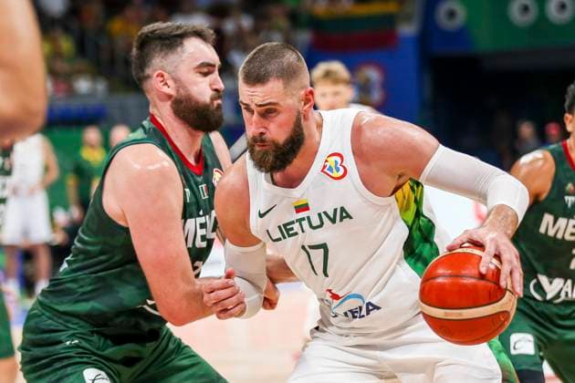 (230827) -- MANILA, Aug. 27, 2023 -- Jonas Valanciunas (R, front) of Lithuania competes during the Group D match between Mexico and Lithuania at the 2023 FIBA World Cup in Manila, the Philippines, on Aug. 27, 2023. ) (SP)THE PHILIPPINES-MANILA-FIBA BASKETBALL WORLD CUP-GROUP D-LTU VS MEX RouellexUmali 