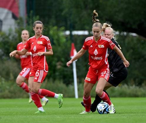 Fussball, Frauen, Regionalliga Nordost, Saison 2023 2024 (2. Spieltag), 1. FC Union Berlin - 1. FFC Fortuna Dresden (6:0), v. l. Celine Frank (1. Frauen 1. FC Union), Charleen Niesler 1. Frauen 1. FC Union), Jenifer Keller, 27.08. 2023, Copyright: xMatthiasxKochx