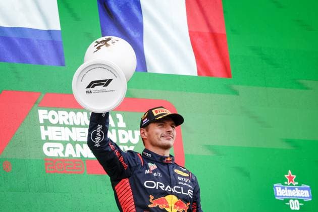 ZANDVOORT - Max Verstappen (Red Bull Racing) celebrates his victory on the podium during the F1 Grand Prix of the Netherlands at Circuit Zandvoort on August 27, 2023 in Zandvoort, Netherlands. ANP REMKO DE WAAL F1 Grand Prix of The Netherlands 2023 24 xVIxANPxSportx xxANPxIVx 476458803 originalFilename: 476458803.jpg