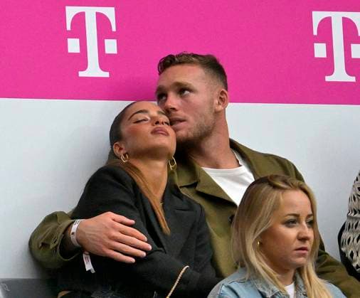27.08.2023, Fussball 1. Bundesliga 2023 2024, 2.Spieltag, FC Bayern München - FC Augsburg, in der Allianz-Arena München. Torwart Daniel Peretz (FC Bayern München) und seine Freundin Noa Kirel ,