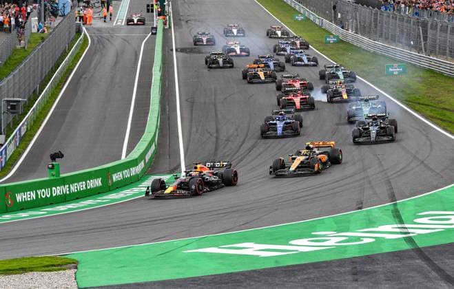 27th August 2023; Circuit Zandvoort, Zandvoort, North Holland, Netherlands; Formula 1 Heineken Dutch Grand Prix 2023; Race Day; Race start as Max Verstappen (NED) leads the pack into the first corner  ActionPlus12547853 GodfreyxPitt