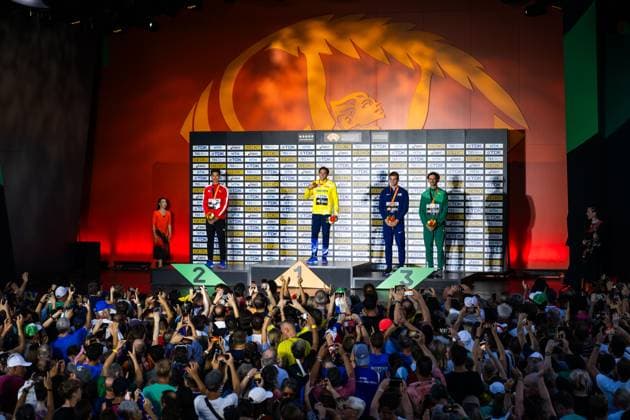 230827 Armand Duplantis of Sweden during the medal ceremony during day 9 of the 2023 World Athletics Championships on August 27, 2023 in Budapest. Photo: Joel Marklund BILDBYRAN kod JM JM0526 bbeng friidrott athletics friidrett 2023 world athletics championships world athletics championships budapest23 friidrotts-vm friidretts-vm vm Copyright: JOELxMARKLUND BB230827JM004
