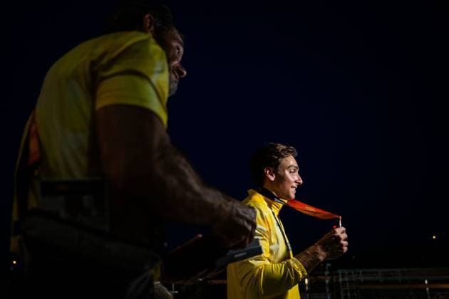 230827 Armand Duplantis of Sweden poses for a portrait with his gold medal during day 9 of the 2023 World Athletics Championships on August 27, 2023 in Budapest. Photo: Joel Marklund BILDBYRAN kod JM JM0526 bbeng friidrott athletics friidrett 2023 world athletics championships world athletics championships budapest23 friidrotts-vm friidretts-vm vm Copyright: JOELxMARKLUND BB230827JM010