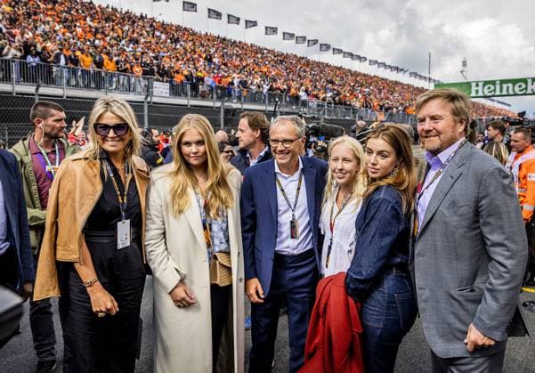 ZANDVOORT - Queen Maxima, Princess Amalia, Princess Alexia and King Willem-Alexander pose for a photo along with F1 boss Stefano Domenicali ahead of the F1 Grand Prix of the Netherlands at Circuit Zandvoort on August 27, 2023 in Zandvoort, Netherlands. ANP REMKO DE WAAL F1 Grand Prix of The Netherlands 2023 24 xVIxANPxSportx xxANPxIVx 476474237 originalFilename: 476474237.jpg
