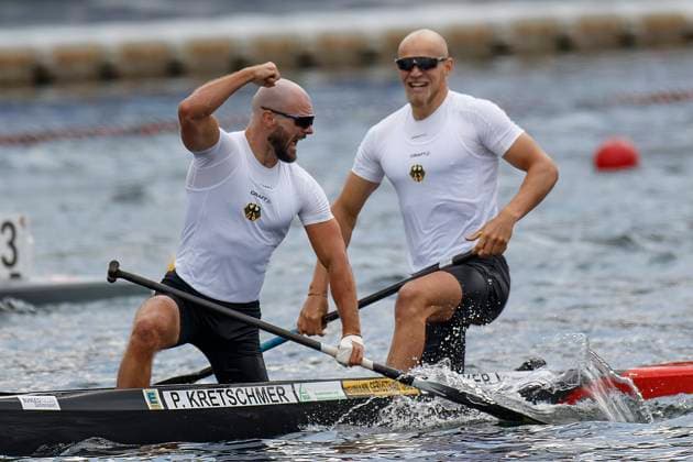 Bilder des Jahres 2023, Sport 08 August Sport Themen der Woche KW34 Sport Bilder des Tages 27.08.2023, ICF-KANU-SPRINT-WELTMEISTERSCHAFT 2023 C2 M 500 Platz 1 KRETSCHMER, Peter HECKER, Tim (GER) Jubel Regattabahn Duisburg Wedau NRW Deutschland *** 27 08 2023, ICF CANOE SPRINT WORLD CHAMPIONSHIP 2023 C2 M 500 Place 1 KRETSCHMER, Peter HECKER, Tim GER Jubel Regattabahn Duisburg Wedau NRW Germany 20230827115854-2 Kopie