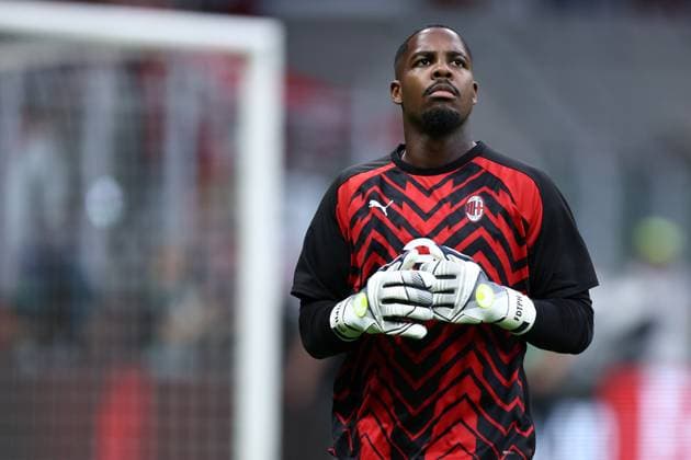 Ac Milan - Torino Fc Mike Maignan of Ac Milan during warm up before the Serie A match beetween Ac Milan and Torino Fc at Stadio Giuseppe Meazza on August 26, 2023 in Milano, Italy . Milano Stadio Giuseppe Meazza Italy Copyright: xMarcoxCanonierox