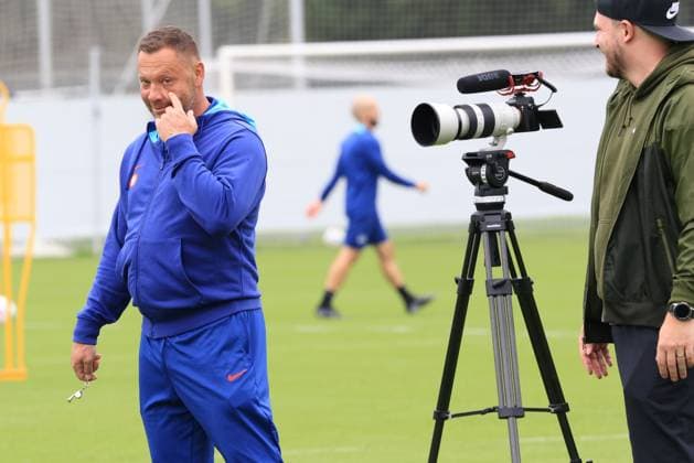 Sport Bilder des Tages DEU, DFL, 2. FBL Hertha BSC, Training, 29.08.2023, Sportforum, Berlin, DEU, DFL, 2. FBL Hertha BSC, Training, im Bild Cheftrainer Pal Dardai (Hertha BSC Berlin), Kamera DFL - regulations prohibit any use of Photographs as image sequences and or quasi-video Foto: Juergen Engler nordphoto GmbH *** DEU, DFL, 2 FBL Hertha BSC, training, 29 08 2023, Sportforum, Berlin, DEU, DFL, 2 FBL Hertha BSC, training, in picture head coach Pal Dardai Hertha BSC Berlin , camera DFL regulations prohibit any use of Photographs as image sequences and or quasi video Foto Juergen Engler nordphoto GmbH nordphotoxGmbHx xEngler nph00076