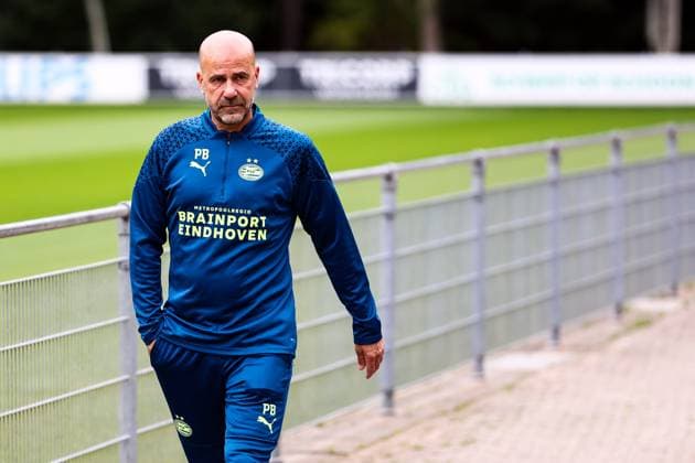 EINDHOVEN - PSV coach Peters Bosz during training leading up to the second and final play-off Champions League match between PSV and the Scottish Rangers FC. VINCENT JANNINK xVIxANPxSportx xxANPxIVx 476647066 originalFilename: 476647066.jpg