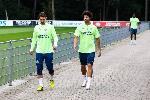 EINDHOVEN - (lr) Olivier Boscagli and Andre Ramalho of PSV Eindhoven in action during training leading up to the second and final play-off Champions League match between PSV and the Scottish Rangers FC. VINCENT JANNINK xVIxANPxSportx xxANPxIVx 476647225 originalFilename: 476647225.jpg