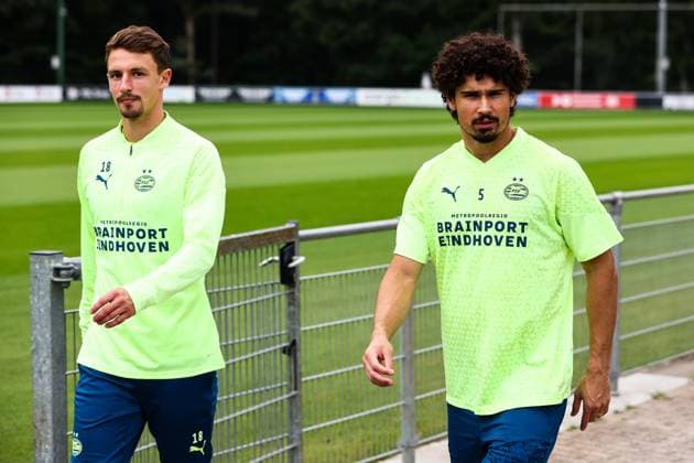 EINDHOVEN - (lr) Olivier Boscagli and Andre Ramalho of PSV Eindhoven in action during training leading up to the second and final play-off Champions League match between PSV and the Scottish Rangers FC. VINCENT JANNINK xVIxANPxSportx xxANPxIVx 476647282 originalFilename: 476647282.jpg