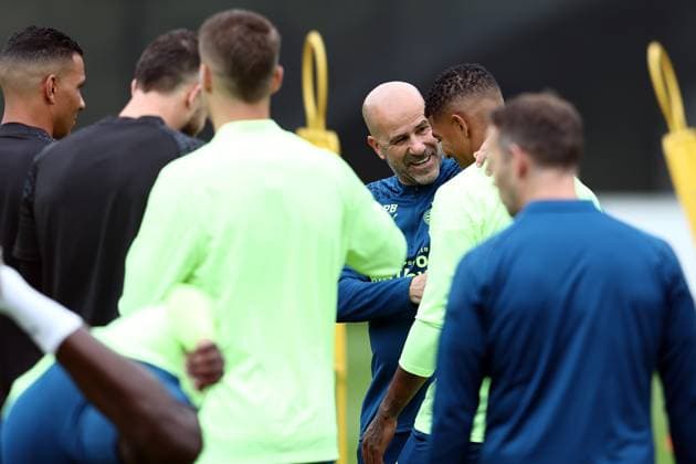 EINDHOVEN - PSV coach Peters Bosz and Patrick van Aanholt during training leading up to the second and final play-off Champions League match between PSV and the Scottish Rangers FC. VINCENT JANNINK xVIxANPxSportx xxANPxIVx 476647493 originalFilename: 476647493.jpg