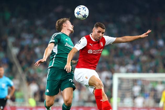 Panathinaikos F.C. v S.C. Braga UEFA Champions League Tin Jedvaj of Panathinaikos F.C. and Abel Ruiz of F.C Braga during the UEFA Champions League Play-Off Second Leg match at the Olympic Stadium (Greece), Marousi Copyright: xYannisxHalasx FIL-18896-0045 UK Newspapers OUT