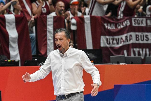(230830) -- JAKARTA, Aug. 30, 2023 -- Luca Banchi, coach of Latvia, reacts during the FIBA World Cup 2023 Group H match between Canada and Latvia in Jakarta, Indonesia, on Aug. 29, 2023. ) (SP)INDONESIA-JAKARTA-FIBA BASKETBALL-WORLD CUP 2023-GROUP H-CAN VS LAT AgungxKuncahyaxB. 
