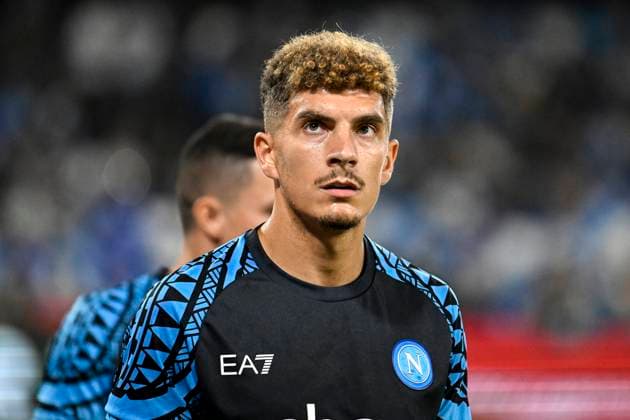 Giovanni Di Lorenzo of SSC Napoli warms up during the Serie A football match between SSC Napoli and Sassuolo Calcio at Diego Armando Maradona stadium in Naples (Italy), August 27th, 2023. andreaxstaccioli