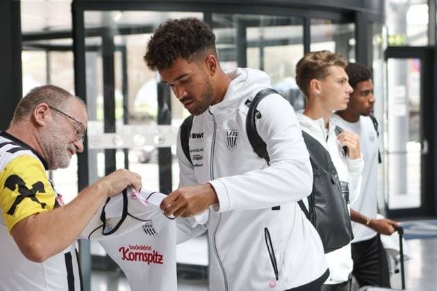 SOCCER - UEFA EL, Zrinjski vs LASK, preview LINZ,AUSTRIA,30.AUG.23 - SOCCER - UEFA Europa League, qualification, HSK Zrinjski Mostar vs Linzer ASK, preview, departure LASK. Image shows Tobias Lawal (LASK).  GEPAxpictures xMathiasxMandl