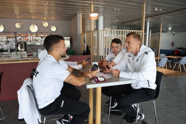 SOCCER - UEFA EL, Zrinjski vs LASK, preview LINZ,AUSTRIA,30.AUG.23 - SOCCER - UEFA Europa League, qualification, HSK Zrinjski Mostar vs Linzer ASK, preview, departure LASK. Image shows Sascha Horvath, Florian Flecker and Thomas Goiginger (LASK).  GEPAxpictures xMathiasxMandl