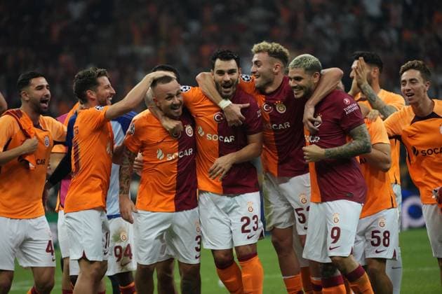 Galatasaray players Angelino , Kaan Ayhan 23 , Baris Alper Yilmaz and Mauro Icardi 9 celebrated with their fans as they advanced to the group stage of the UEFA Champions League after the UEFA Champions League play-offs second leg match between Galatasaray and Molde Fk at RAMS PARK stadium on August 29, 2023 in Istanbul, Turkey. Istanbul Turkey Copyright: xSeskimPhotox Galatasaray-Molde_290823 (164)