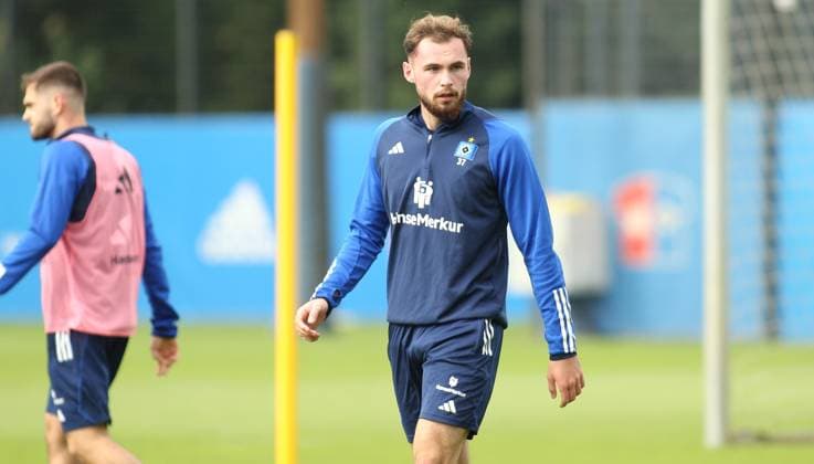 Fußball, Saison 2023 2024, 2. Bundesliga, Hamburger SV, Vormittagstraining auf dem Trainingsgelände am Volksparkstadion. Valon Zumberi. Stellingen Hamburg
