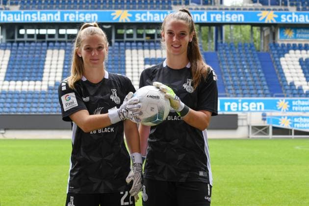 V.l.n.r. Torhueterin Jill Frehse mit Torhueterin Ena Mahmutovic ( beide MSV Duisburg Frauen ). GER, Fussball, MSV Duisburg Frauen Teampraesentation Saison 2023 24, 28.08.2023 DFL DFB REGULATIONS PROHIBIT ANY USE OF PHOTOGRAPHS AS IMAGE SEQUENCES AND OR QUASI-VIDEO GER, Fussball, MSV Duisburg Frauen Teampraesentation Saison 2023 24, 28.08.2023 Duisburg Copyright: xEibner-Pressefoto ThomasxThienelx EP_TTL