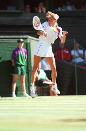 Archivbilder der Woche SPORT KW35 STEFFI GRAF German Tennis Player Seen at the 1995 Wimbledon Tennis Championships COMPULSORY CREDIT: UPPA Photoshot Photo UGL 009804 Q-30 29.06.1995 STEFFI GRAF German Tennis Player Seen at the 1995 Wimbledon Tennis Championships COMPULSORY CREDIT: Talking Photoshot Photo UGL 009804 Q-30 29.06.1995, Credit:Photoshot Avalon United Kingdom  Copyright: xPhotoshotx xAvalonx 0501690720