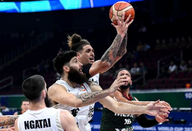 Basketball, WM, Mexiko - Neuseeland (230831) -- MANILA, Aug. 31, 2023 -- Issac Fotu (2nd R) of New Zealand competes during the classification round 17-32 match between Mexico and New Zealand at the 2023 FIBA World Cup in Manila, the Philippines, on Aug. 31, 2023. ) (SP)THE PHILIPPINES-MANILA-BASKETBALL-FIBA WORLD CUP-CLASSIFICATION ROUND-MEX VS NZL HexChangshan 