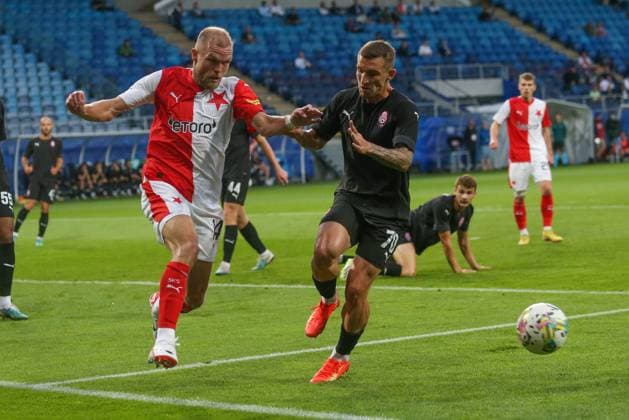Fußball, EL Quali, Sorja Luhansk - Slavia Prag 2023.08.31 Lublin Pilka nozna Liga Europy UEFA sezon 2023 2024 Zoria Lugansk - Slavia Praga N z Mick van Buren Ihor Kyryukhantsev Foto Wojciech Szubartowski PressFocus 2023.08.31 Lublin Football UEFA Europa League season 2023 2024 Zorya Luhansk - Slavia Prague Mick van Buren Ihor Kyryukhantsev Credit: Wojciech Szubartowski PressFocus NEWSPIX.PL --- Newspix.pl  20230831PF_WS013