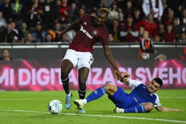 Victor Olatunji of Sparta, left, shots a goal during the European League of football 4th qualifying round return match Sparta Praha vs Dinamo Zagreb in Prague, Czech Republic, August 31, 2023. At right is Bosko Sutalo of Dinamo. (CTKxPhoto OndrejxDeml) CTKPhotoP2023083108480  CTKPhotoP2023083108480