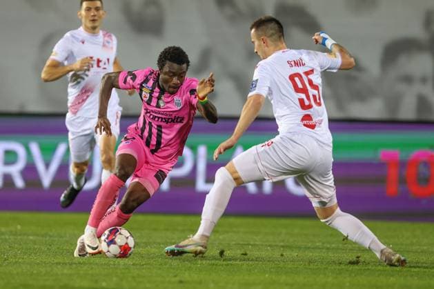 Fußball, EL Quali, Zrinjski Mostar - LASK SOCCER - UEFA EL, Zrinjski vs LASK MOSTAR,BOSNIA AND HERZEGOVINA,31.AUG.23 - SOCCER - UEFA Europa League, qualification, HSK Zrinjski Mostar vs Linzer ASK. Image shows Ibrahim Mustapha (LASK) and Matej Senic (Zrinjski).  GEPAxpictures xMathiasxMandl