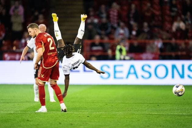 Fußball, EL Quali, FC Aberdeen - BK Häcken 230831 Aberdeens Nicky Devlin and Häckens Ibrahim Sadiq during the UEFA Europa League play-off between Aberdeen and Häcken on August 31, 2023 in Aberdeen. Photo: Daniel Stiller BILDBYRAN kod DS DS0328 fotboll football soccer fotball uefa europa league aberdeen häcken bbeng bbauto Copyright: DANIELxSTILLER BB230831DS022