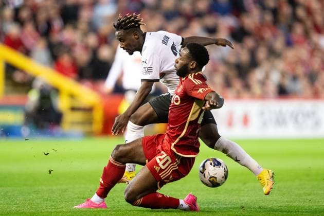 Fußball, EL Quali, FC Aberdeen - BK Häcken 230831 Häckens Ibrahim Sadiq and Aberdeens Shayden Morris during the UEFA Europa League play-off between Aberdeen and Häcken on August 31, 2023 in Aberdeen. Photo: Daniel Stiller BILDBYRAN kod DS DS0328 fotboll football soccer fotball uefa europa league aberdeen häcken bbeng bbauto Copyright: DANIELxSTILLER BB230831DS028