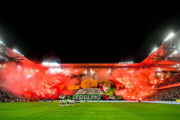 Sport Bilder des Tages Fußball, ECL Quali, Legia Warschau - FC Midtjylland WARSZAWA 31.08.2023 MECZ IV RUNDA ELIMINACYJNA LIGA KONFERENCJI EUROPY SEZON 2023 24: FC MIDTJYLLAND - LEGIA WARSZAWA --- UEFA EUROPA CONFERENCE LEAGUE FOURTH QUALIFYING ROUND FIRST MATCH: LEGIA WARSAW - FC MIDTJYLLAND KIBICE LEGII FANS RACE PIROTECHNIKA FOT. JACEK PRONDZYNSKI FOTOPYK NEWSPIX.PL --- Newspix.pl  230831JAC001