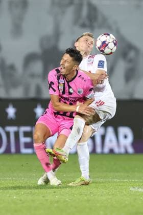 SOCCER - UEFA EL, Zrinjski vs LASK MOSTAR,BOSNIA AND HERZEGOVINA,31.AUG.23 - SOCCER - UEFA Europa League, qualification, HSK Zrinjski Mostar vs Linzer ASK. Image shows Robert Zulj (LASK) and Antonio Ivancic (Zrinjski).  GEPAxpictures xMathiasxMandl