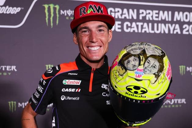 Bilder des Jahres 2023, Sport 08 August Sport Bilder des Tages August 31, 2023, Barcelona, Spain: Aleix Espargaro from Spain of Aprilia Racing team with Aprilia with his new Helmet during the Pre-Event press conference, PK, Pressekonferenz of MotoGP Gran Premi Energi Monster de Catalunya at Circuit de Barcelona-Catalunya in Barcelona. Barcelona Spain - ZUMAd159 0302480820st Copyright: xDavidxRamirezx