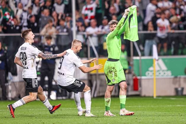 Bilder des Jahres 2023, Sport 08 August Sport Bilder des Tages 31.08.2023 WARSZAWA, LAZIENKOWSKA PILKA NOZNA (FOOTBALL), RUNDA PLAY OFF ELIMINACJI LIGI KONFERENCJI UEFA ( PLAY OFF QUALIFICATION ROUND UEFA CONFERENCE LEAGUE ) MECZ ( GAME ) LEGIA WARSZAWA - FC MIDTJYLLAND NZ MACIEJ ROSOLEK, BLAZ KRAMER, LEGIA RADOSC AWANS PO RZUTACH KARNYCH, KACPER TOBIASZ BRONI RZUT KARNY FOTO LUKASZ GROCHALA CYFRASPORT NEWSPIX.PL --- Newspix.pl  20230831CSLG0163