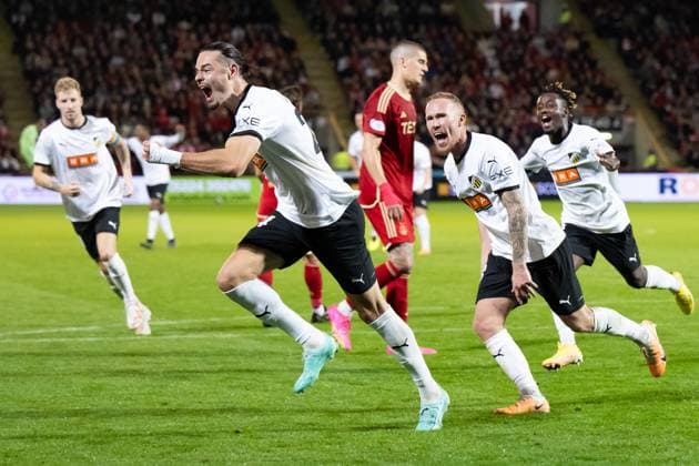 230831 Amor Layouni of Häcken celebrates together with Mikkel Rygaard Jensen and Ibrahim Sadiq arter scoring 1-3 during the UEFA Europa League play-off between Aberdeen and Häcken on August 31, 2023 in Aberdeen. Photo: Daniel Stiller BILDBYRAN kod DS DS0328 fotboll football soccer fotball uefa europa league aberdeen häcken bbeng jubel Copyright: DANIELxSTILLER BB230831DS079