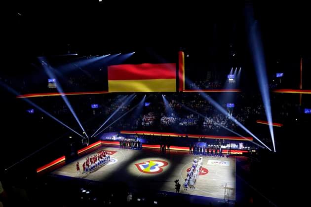 01.09.2023, FIBA Basketball Worldcup, Okinawa (Japan), Deutschland - Georgien, Spieltag 4, Gruppe K. Team Deutschland während der Nationalhymmne Okinawa Okinawa Arena Okinawa Japan