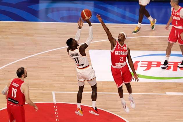 01.09.2023, FIBA Basketball Worldcup, Okinawa (Japan), Deutschland - Georgien, Spieltag 4, Gruppe K. Dennis Schröder (GER, No17), Thaddus Mcfadden (GEO, No25) Okinawa Okinawa Arena Okinawa Japan