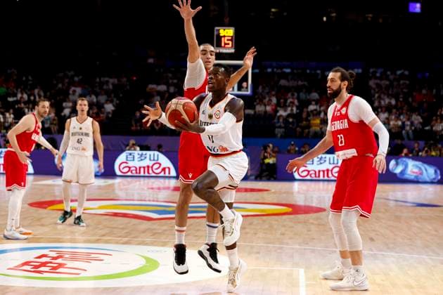 01.09.2023, FIBA Basketball Worldcup, Okinawa (Japan), Deutschland - Georgien, Spieltag 4, Gruppe K. Dennis Schröder (GER, No17), Rati Andronikashvili (GEO, No4) Okinawa Okinawa Arena Okinawa Japan