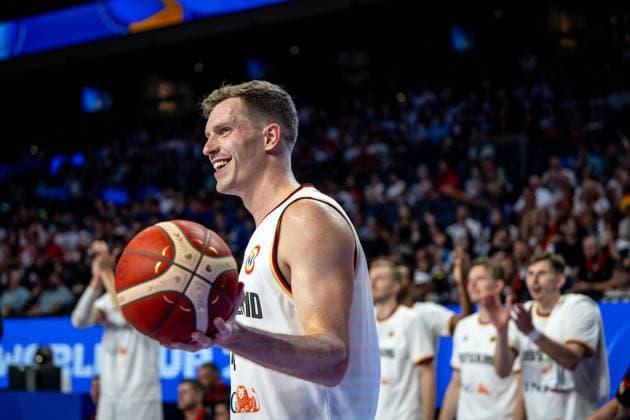 Basketball Okinawa 01.09.2023 FIBA Basketball World Cup 2023 Weltmeisterschaft der Männer Runde 2 Deutschland (GER) - Georgien (GEO) Andreas Obst (Deutschland, No.42) Jubel