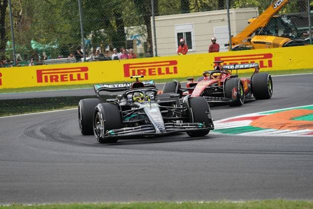 01.09.2023, Autodromo Nazionale di Monza, Monza, FORMULA 1 PIRELLI GRAN PREMIO D ITALIA 2023 ,im Bild Lewis Hamilton (GBR), Mercedes-AMG Petronas Formula One Team, Charles Leclerc (MCO), Scuderia Ferrari Monza Autodromo Nazionale di Monza Italien