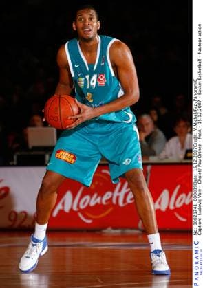 Ludovic Vaty - Cholet Pau Orthez - ProA - 15.12.2007 - Basket Basketball - hauteur action Cholet Pau Orthez- ProA - 15.12.2007 - Fep Panoramic 