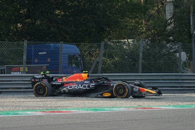01.09.2023, Autodromo Nazionale di Monza, Monza, FORMULA 1 PIRELLI GRAN PREMIO D ITALIA 2023 ,im Bild Unfall von Sergio Perez (MEX), Oracle Red Bull Racing. Monza Autodromo Nazionale di Monza Italien