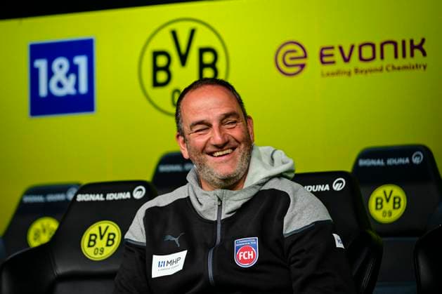 Sport Bilder des Tages Frank Schmidt (Cheftrainer Heidenheim), Borussia Dortmund vs. 1. FC Heidenheim, Fussball, 1. Bundesliga, 3. Spieltag, 01.09.2023 DFB regulations prohibit any use of photographs as image sequences and or quasi-video Dortmund Nordrhein-Westfalen Deutschland *** Frank Schmidt head coach Heidenheim , Borussia Dortmund vs 1 FC Heidenheim, Football, 1 Bundesliga, 3 Spieltag, 01 09 2023 DFB regulations prohibit any use of photographs as image sequences and or quasi video Dortmund Nordrhein Westfalen Germany Copyright: xkolbert-press MarcxNiemeyerx