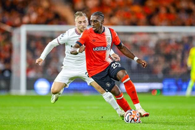 Luton Town v West Ham United Premier League 01 09 2023. Amari i Bell (29) of Luton Town during the Premier League match between Luton Town and West Ham United at Kenilworth Road, Luton, England on 1 September 2023. Editorial use only DataCo restrictions apply See www.football-dataco.com , Copyright: xNigelxKeenex PSI-17963-0101