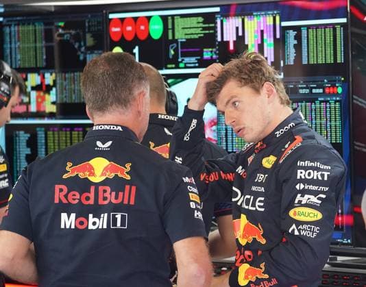 FORMULA 1 PIRELLI GRAN PREMIO D ITALIA 2023 02.09.2023, Autodromo Nazionale di Monza, Monza, FORMULA 1 PIRELLI GRAN PREMIO D ITALIA 2023 ,im Bild Max Verstappen (NLD), Oracle Red Bull Racing im Gespräch mit Teamchef Christian Horner (Red Bull Racing).