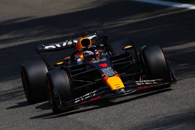 01 VERSTAPPEN Max (nld), Red Bull Racing RB19, action during the 2023 Formula 1 Pirelli Grand Premio d™Italia Grand Prix, 14th round of the 2023 Formula One World Championship, WM, Weltmeisterschaft from September 1 to 3, 2023 on the Autodromo Nazionale di Monza, in Monza, Italy - F1 - ITALIAN GRAND PRIX 2023 DPPI Panoramic  EAR32455