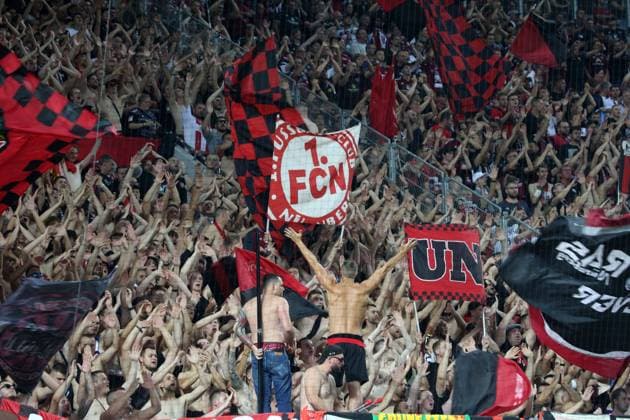 Bilder des Jahres 2023, Sport 09 September Sport Bilder des Tages FC Nürnberg Ultras im Gästeblock, 02.09.2023, Fußball, 2. Bundesliga, FC Kaiserslautern - FC Nürnberg, 5. Spieltag, Saison 2023 24, Fritz Walter Stadion, Kaiserslautern, Deutschland, zmdz, ** DFB & DFL regulations prohibit any use of photographs as image sequences and or quasi-video. ** FC Kaiserslautern - FC Nürnberg *** FC Nuremberg Ultras in guest block, 02 09 2023, Football, 2 Bundesliga, FC Kaiserslautern FC Nuremberg, 5 Matchday, Season 2023 24, Fritz Walter Stadion, Kaiserslautern, Germany, zmdz, DFB DFL regulations prohibit any use of photographs as image sequences and or quasi video FC Kaiserslautern FC Nuremberg