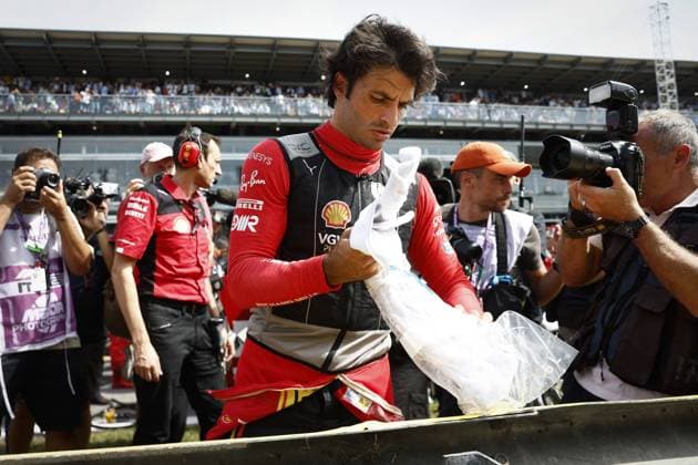 MONZA - Charles Leclerc (Ferrari) before the start during the Italian Grand Prix at the Autodromo Nazionale Monza circuit on September 3, 2023 in Monza, Italy. ANP SEM VAN DER WAL Race 2023 2024 xVIxANPxSportx xxANPxIVx 477135516 originalFilename: 477135516.jpg